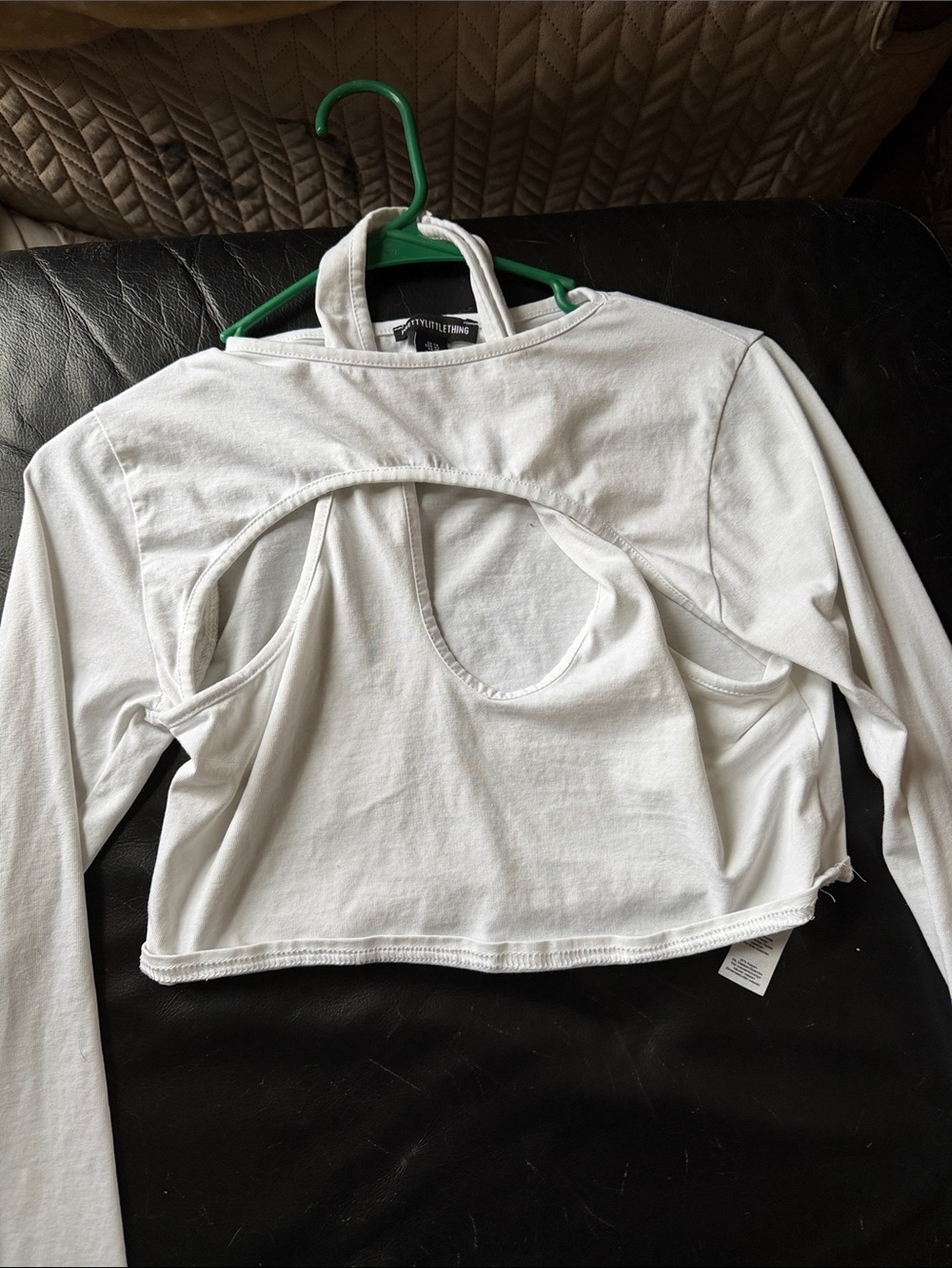 PrettyLittleThing White Long-Sleeve Cropped Top with Back Cutout